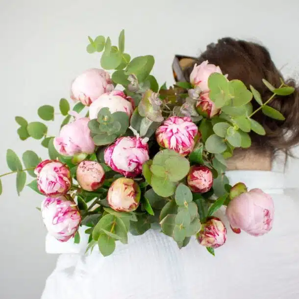 Bouquet de pivoine rose ; pivoine à offrir ; idée cadeau ; beau bouquet original