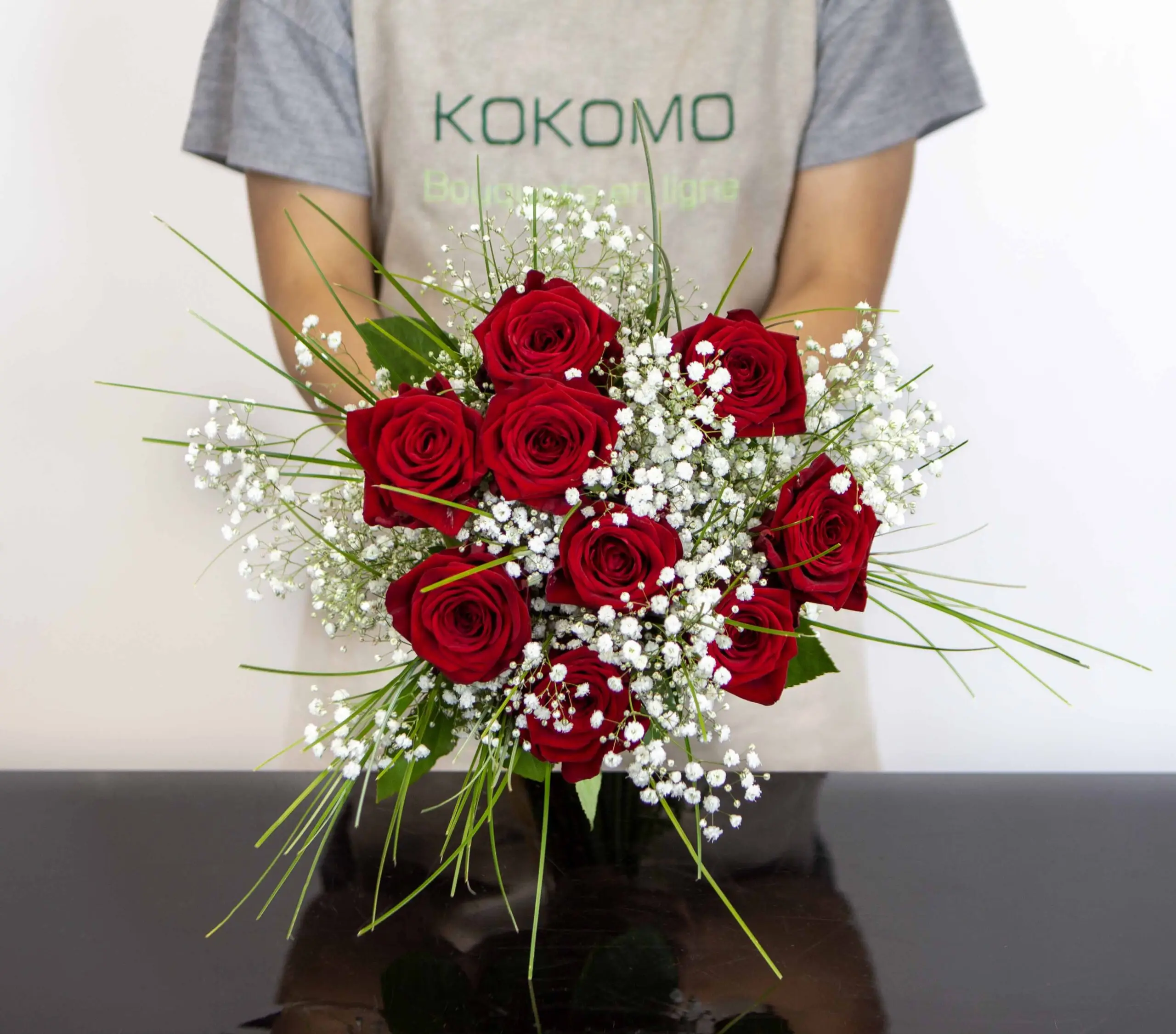 Bouquet déclaration : 8 roses rouges red eagles, gypsophiles, beargrass