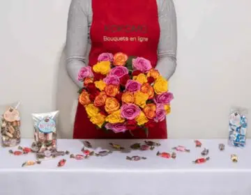 Bouquet de roses colorées et ses bêtises de Cambrai