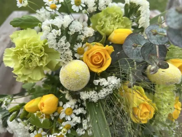 Bouquet de pâques jaune et vert