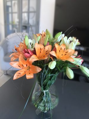 bouquet fleurs brassée de lys