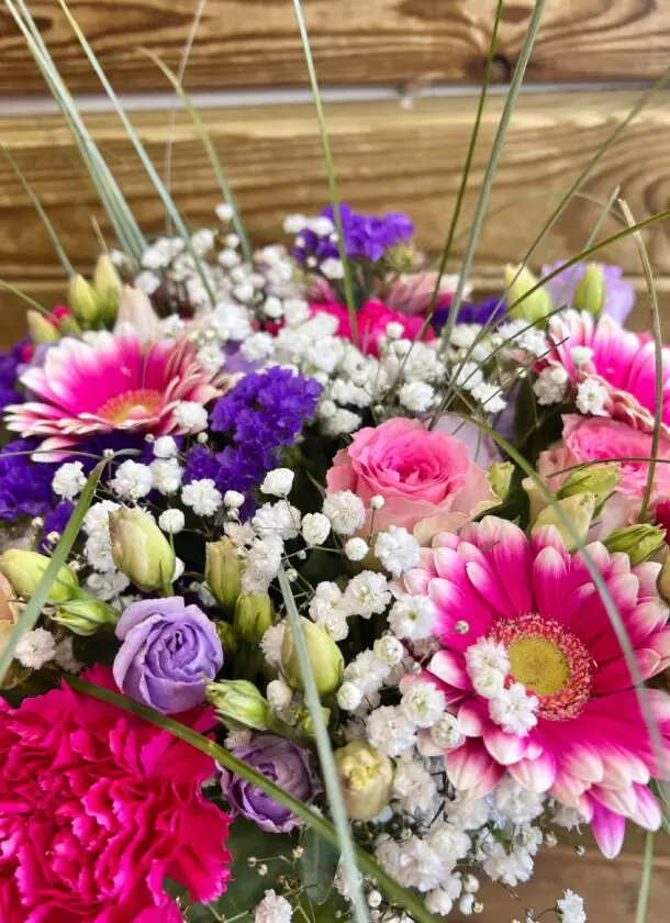 Bouquet à prix canon de la semaine dans les tons roses et violets éclatants !