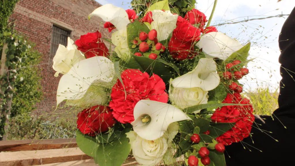 Bouquet Romance Ecarlate rouge et blanc