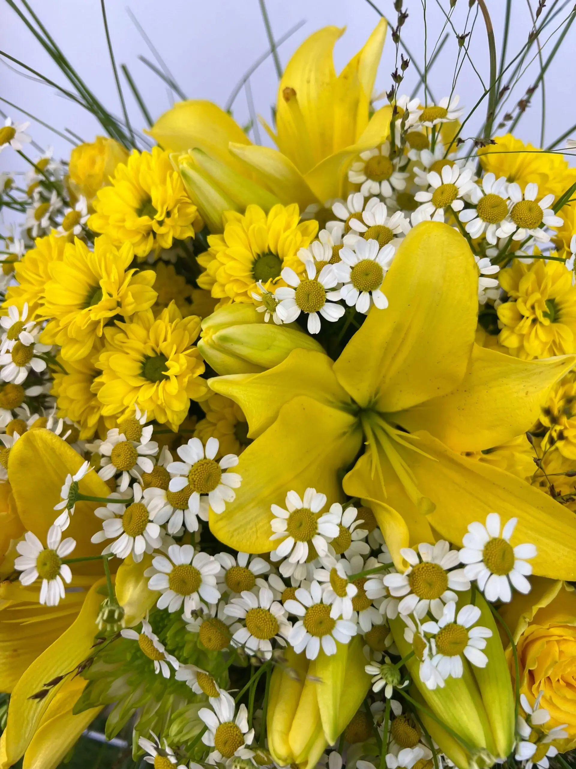 Bouquet BackToSchool dans les tons jaunes, lys et roses