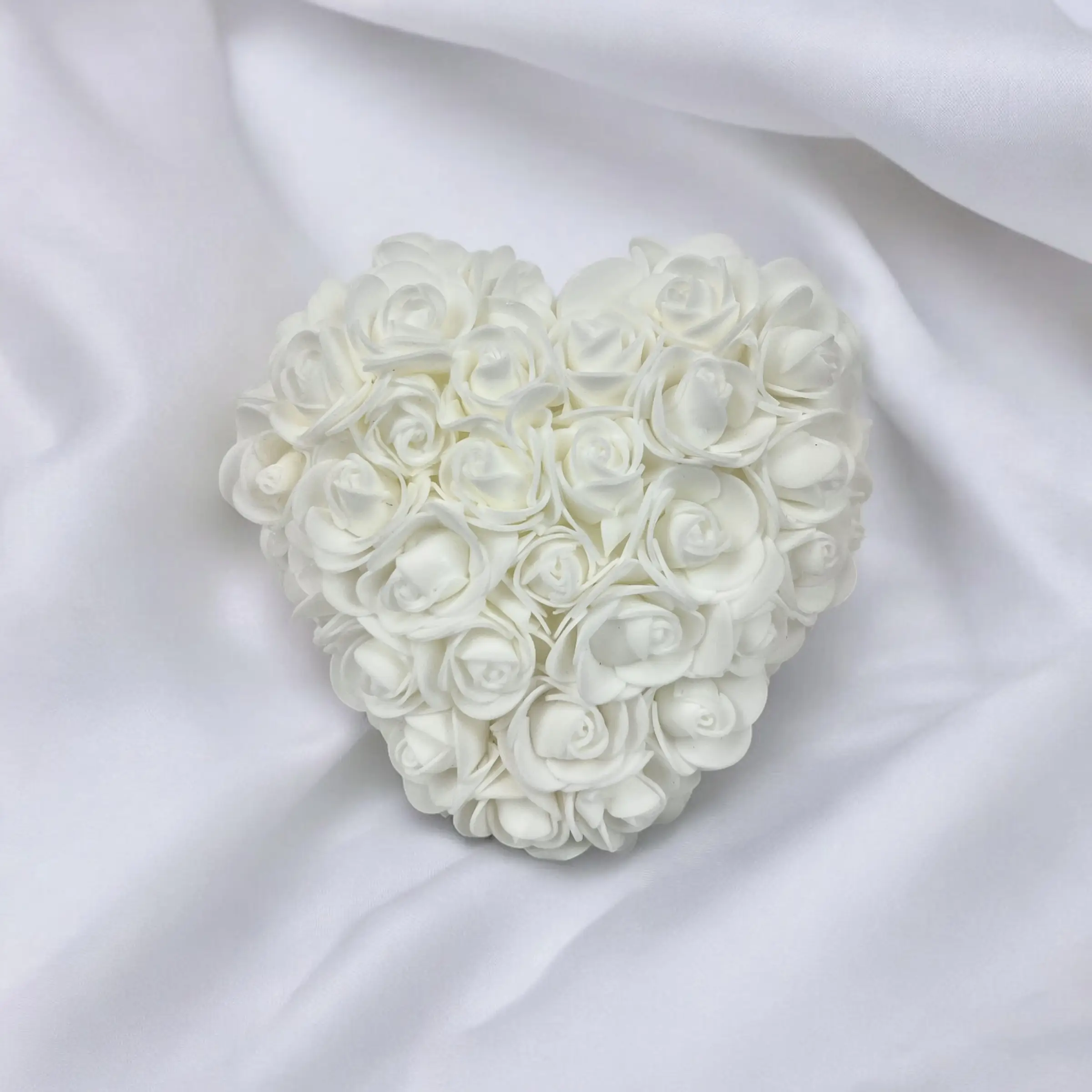Cœur éternel en roses blanches